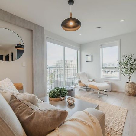 Penthouse Perfection - 2Br Elegance On Worcester St Christchurch Bagian luar foto