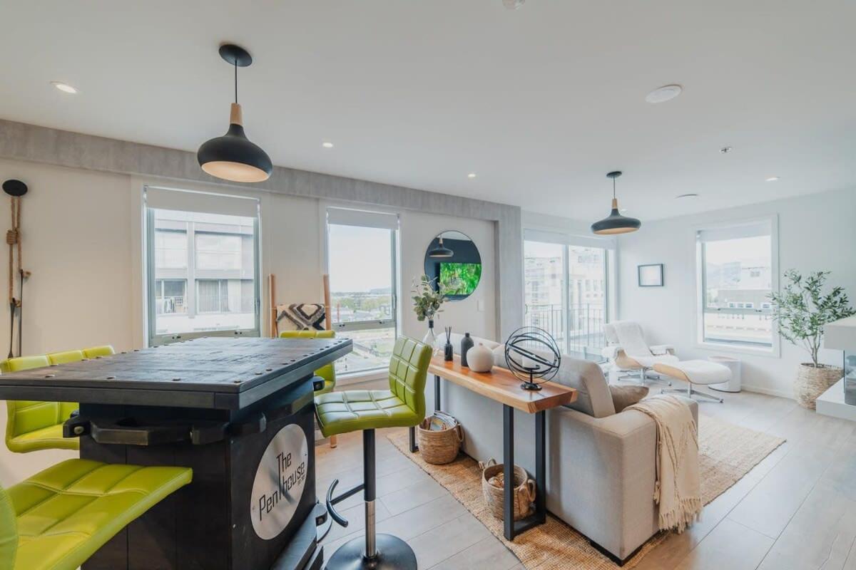 Penthouse Perfection - 2Br Elegance On Worcester St Christchurch Bagian luar foto