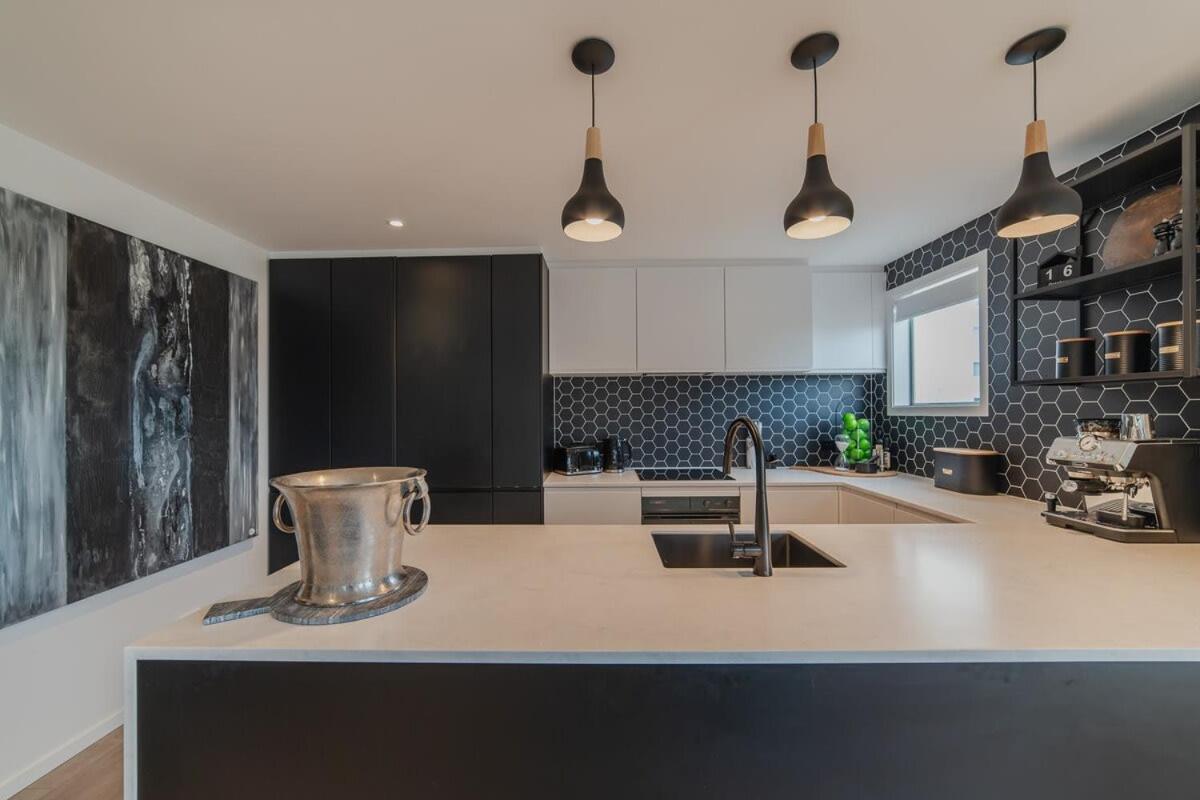 Penthouse Perfection - 2Br Elegance On Worcester St Christchurch Bagian luar foto