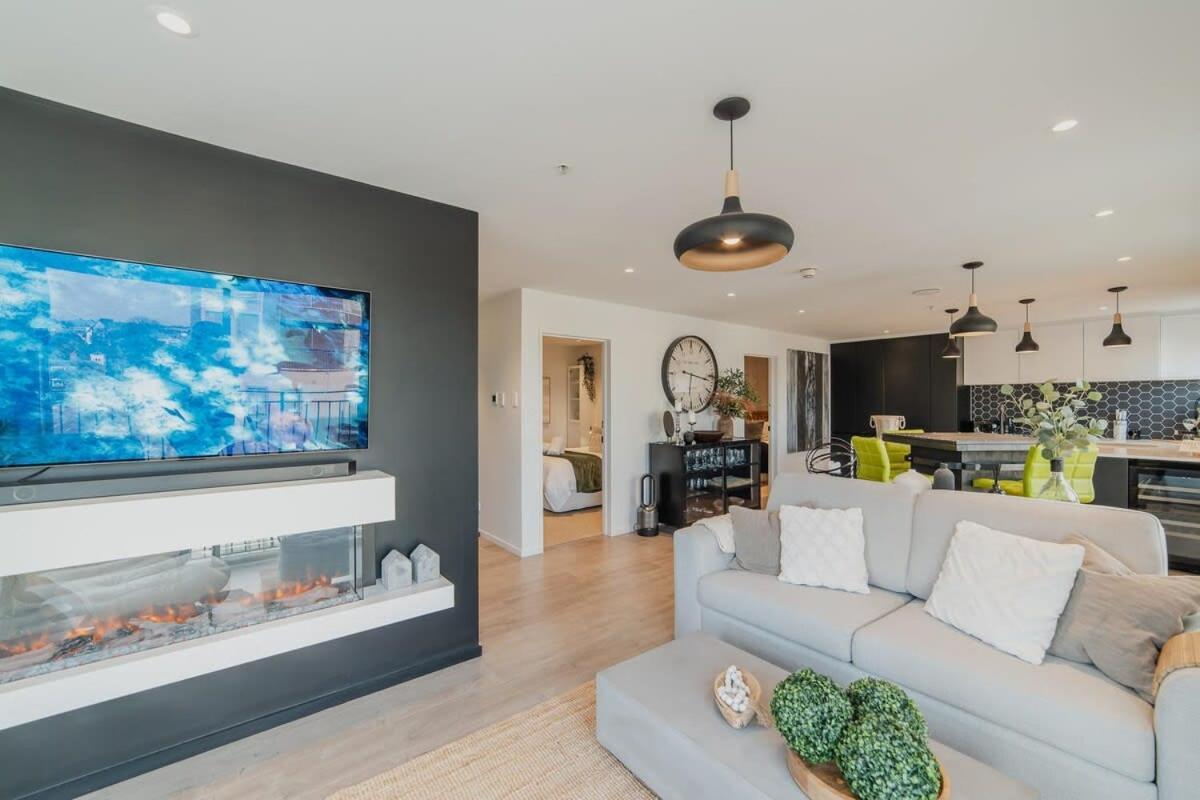 Penthouse Perfection - 2Br Elegance On Worcester St Christchurch Bagian luar foto
