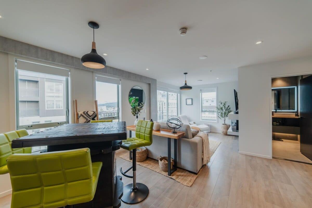 Penthouse Perfection - 2Br Elegance On Worcester St Christchurch Bagian luar foto