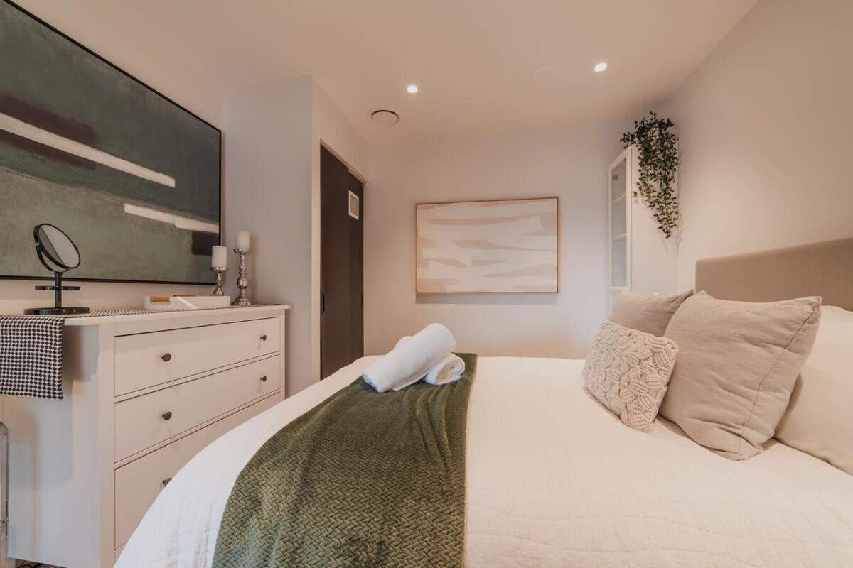 Penthouse Perfection - 2Br Elegance On Worcester St Christchurch Bagian luar foto