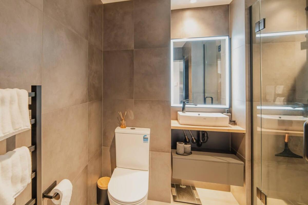 Penthouse Perfection - 2Br Elegance On Worcester St Christchurch Bagian luar foto
