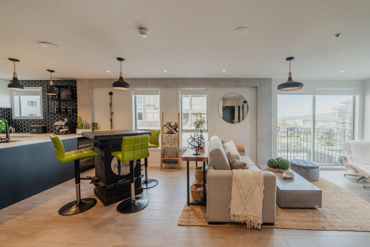 Penthouse Perfection - 2Br Elegance On Worcester St Christchurch Bagian luar foto