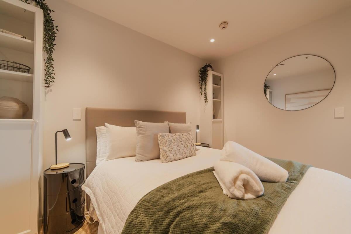 Penthouse Perfection - 2Br Elegance On Worcester St Christchurch Bagian luar foto