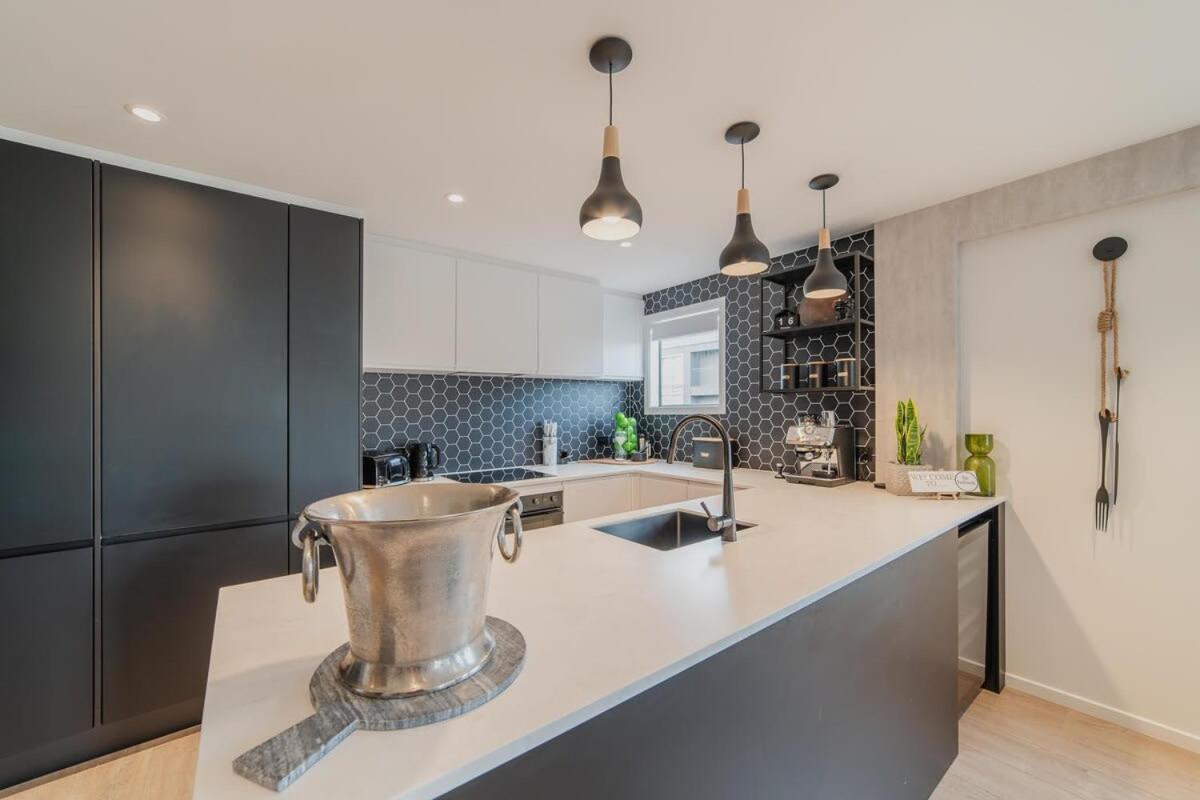 Penthouse Perfection - 2Br Elegance On Worcester St Christchurch Bagian luar foto