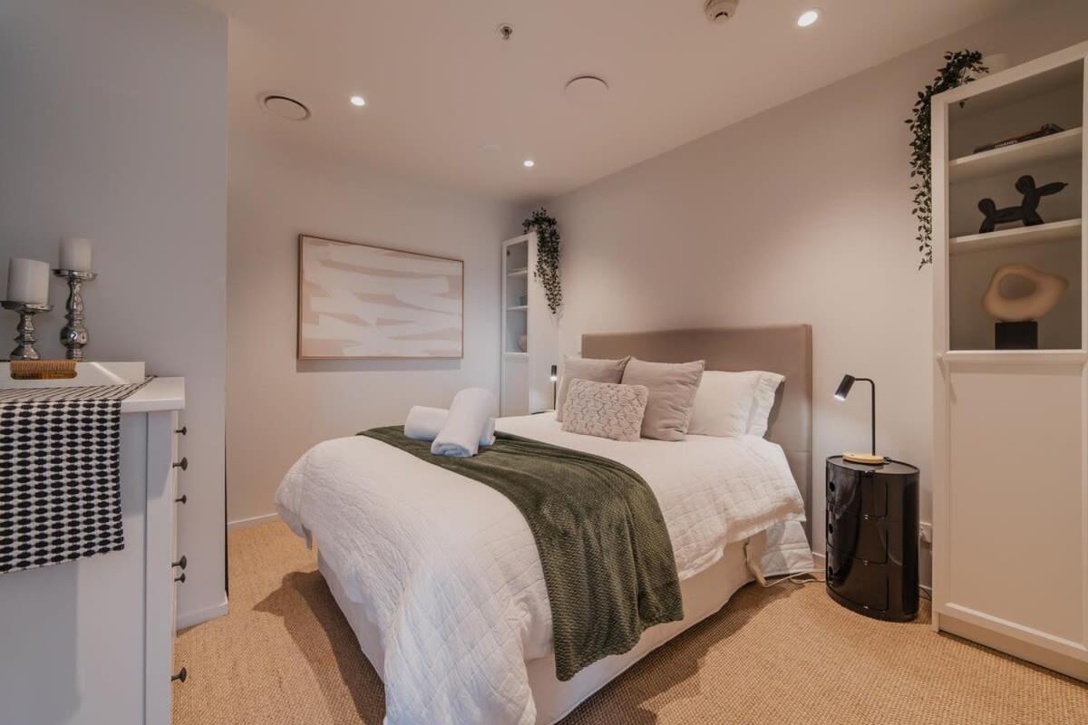 Penthouse Perfection - 2Br Elegance On Worcester St Christchurch Bagian luar foto