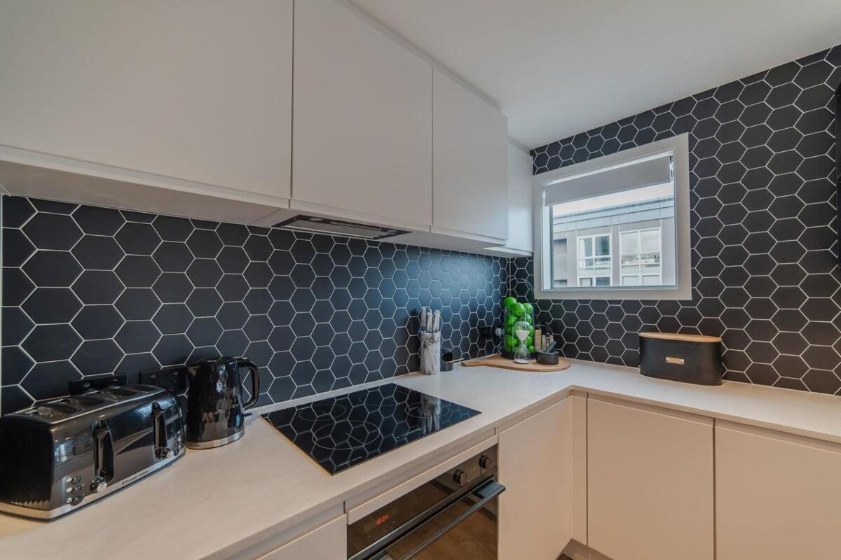 Penthouse Perfection - 2Br Elegance On Worcester St Christchurch Bagian luar foto