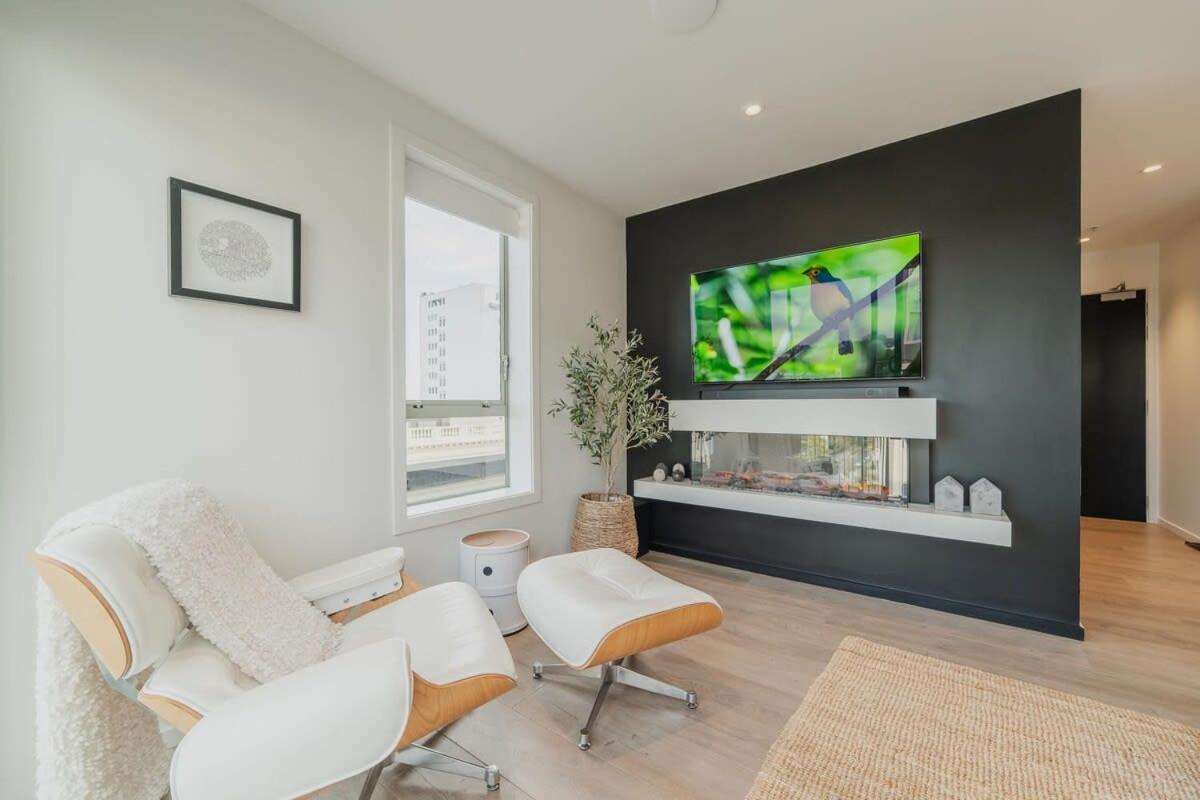 Penthouse Perfection - 2Br Elegance On Worcester St Christchurch Bagian luar foto