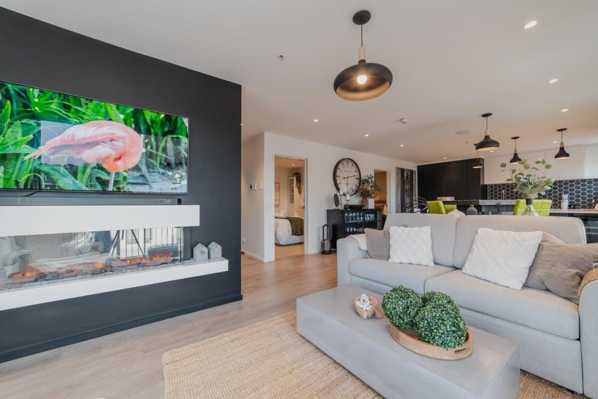 Penthouse Perfection - 2Br Elegance On Worcester St Christchurch Bagian luar foto